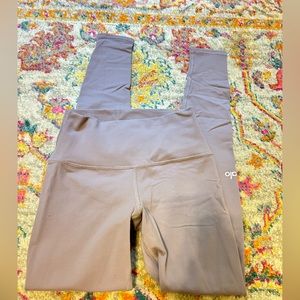 alo light pink yoga pants